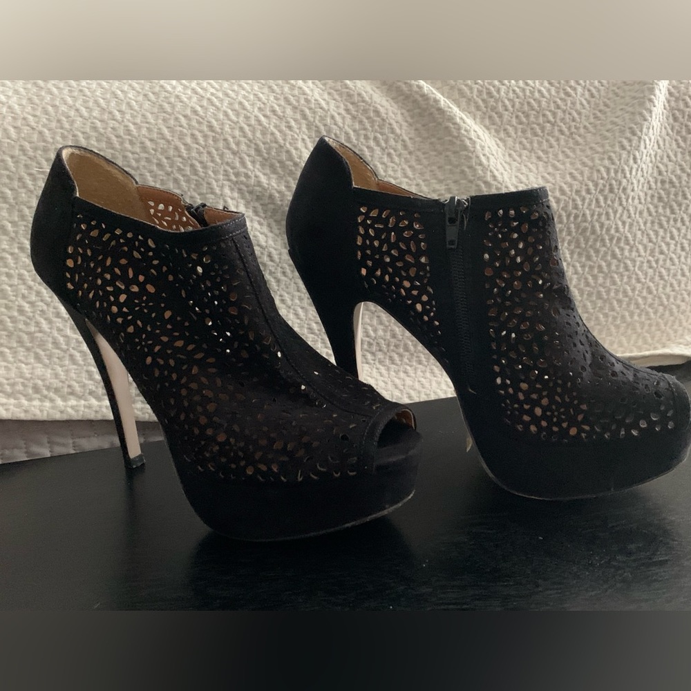 Shoe Dazzle Yudiana - Size 8.5 bootie